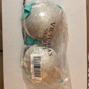 VS Pink Wear Everywhere soft push up bra 34B